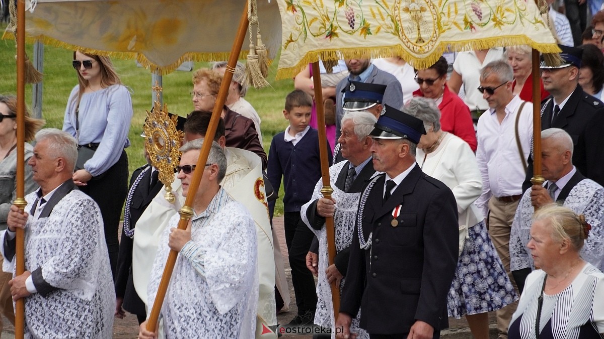 Procesja Bożego Ciała 2025 w kościele pw. Nawiedzenia NMP [19.06.2026] - zdjęcie #146 - eOstroleka.pl
