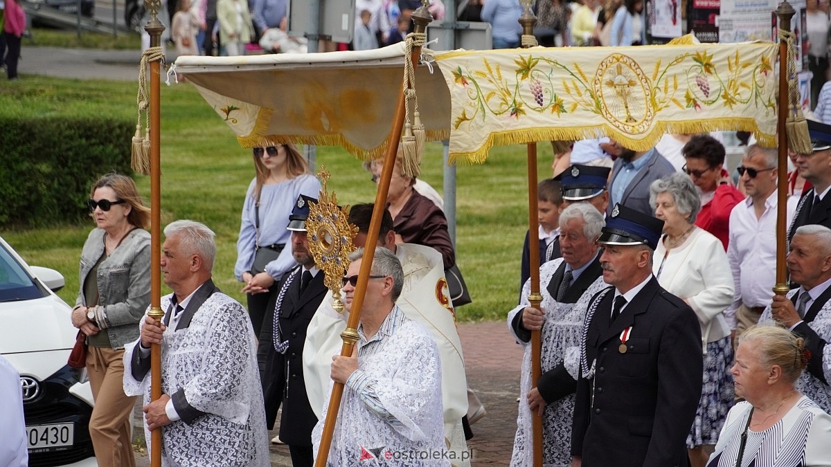 Procesja Bożego Ciała 2025 w kościele pw. Nawiedzenia NMP [19.06.2026] - zdjęcie #145 - eOstroleka.pl