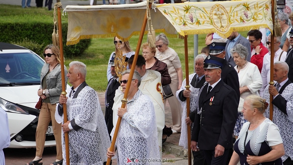 Procesja Bożego Ciała 2025 w kościele pw. Nawiedzenia NMP [19.06.2026] - zdjęcie #144 - eOstroleka.pl