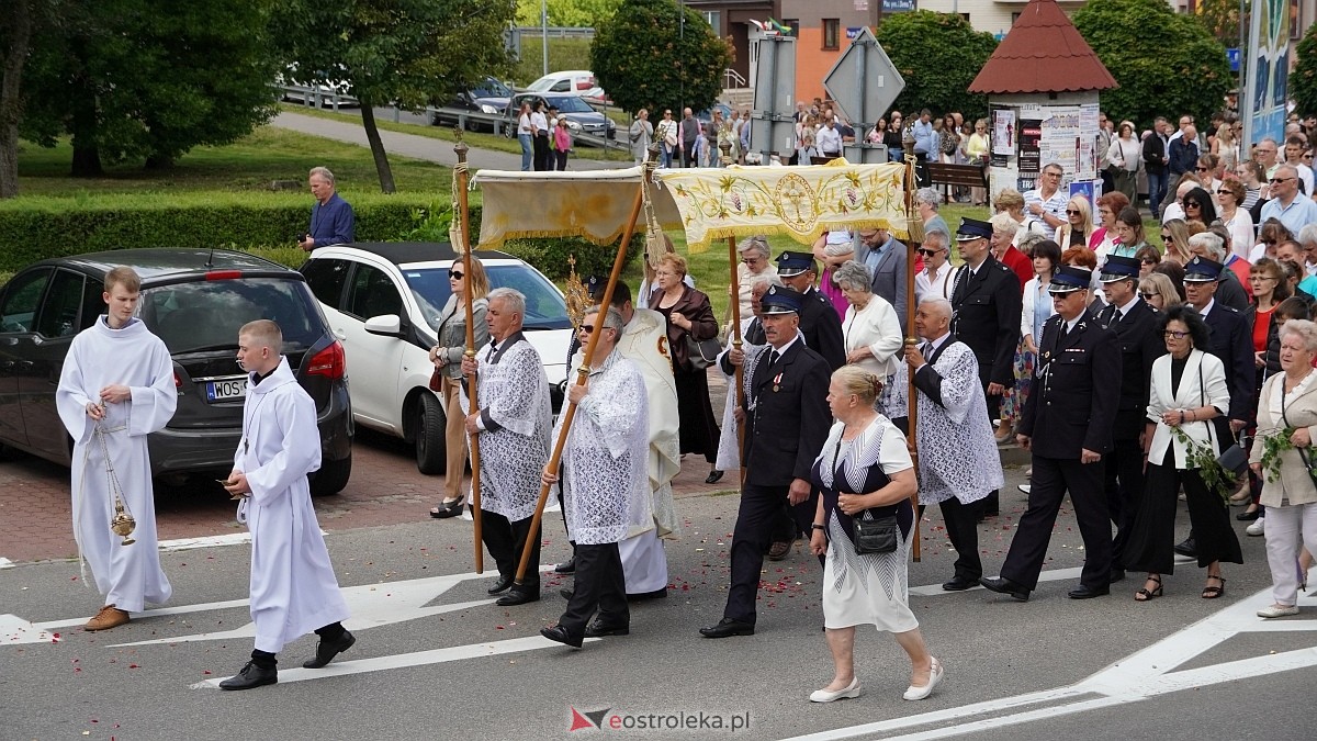 Procesja Bożego Ciała 2025 w kościele pw. Nawiedzenia NMP [19.06.2026] - zdjęcie #143 - eOstroleka.pl