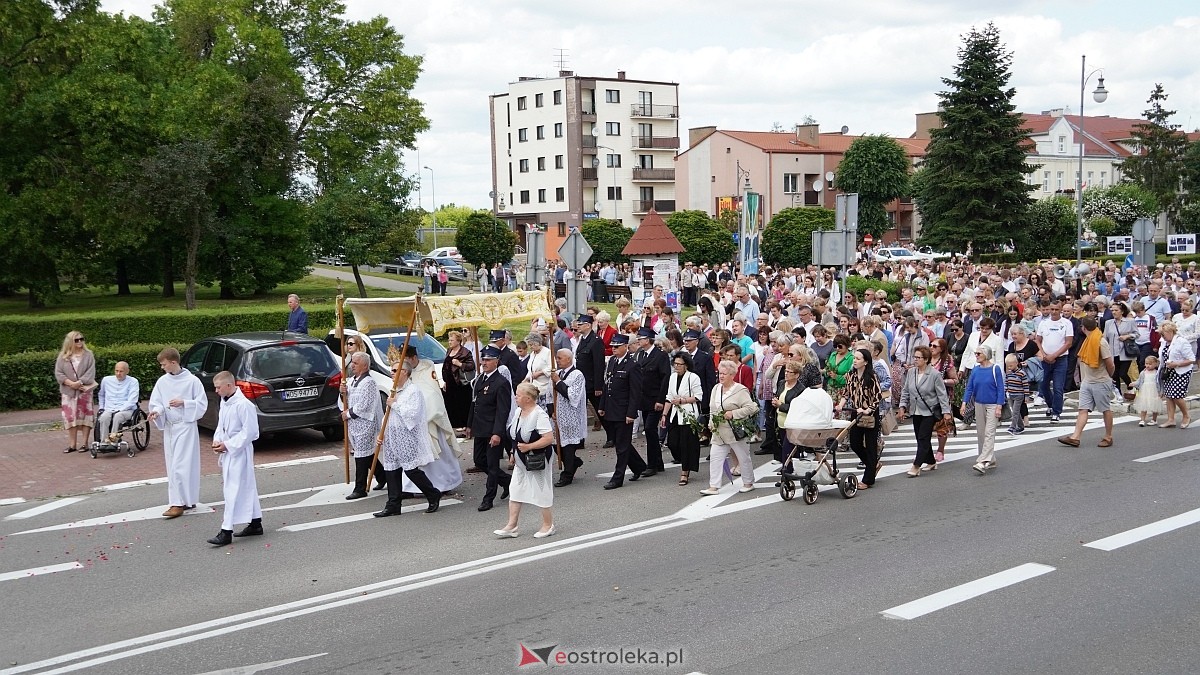 Procesja Bożego Ciała 2025 w kościele pw. Nawiedzenia NMP [19.06.2026] - zdjęcie #142 - eOstroleka.pl