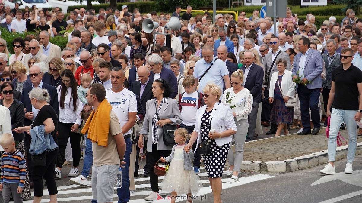 Procesja Bożego Ciała 2025 w kościele pw. Nawiedzenia NMP [19.06.2026] - zdjęcie #138 - eOstroleka.pl