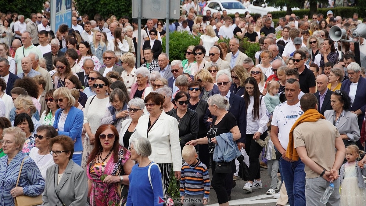 Procesja Bożego Ciała 2025 w kościele pw. Nawiedzenia NMP [19.06.2026] - zdjęcie #137 - eOstroleka.pl
