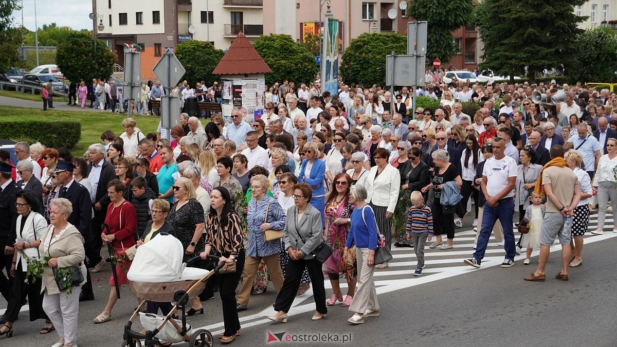 Procesja Bożego Ciała 2025 w kościele pw. Nawiedzenia NMP [19.06.2026] - zdjęcie #136 - eOstroleka.pl