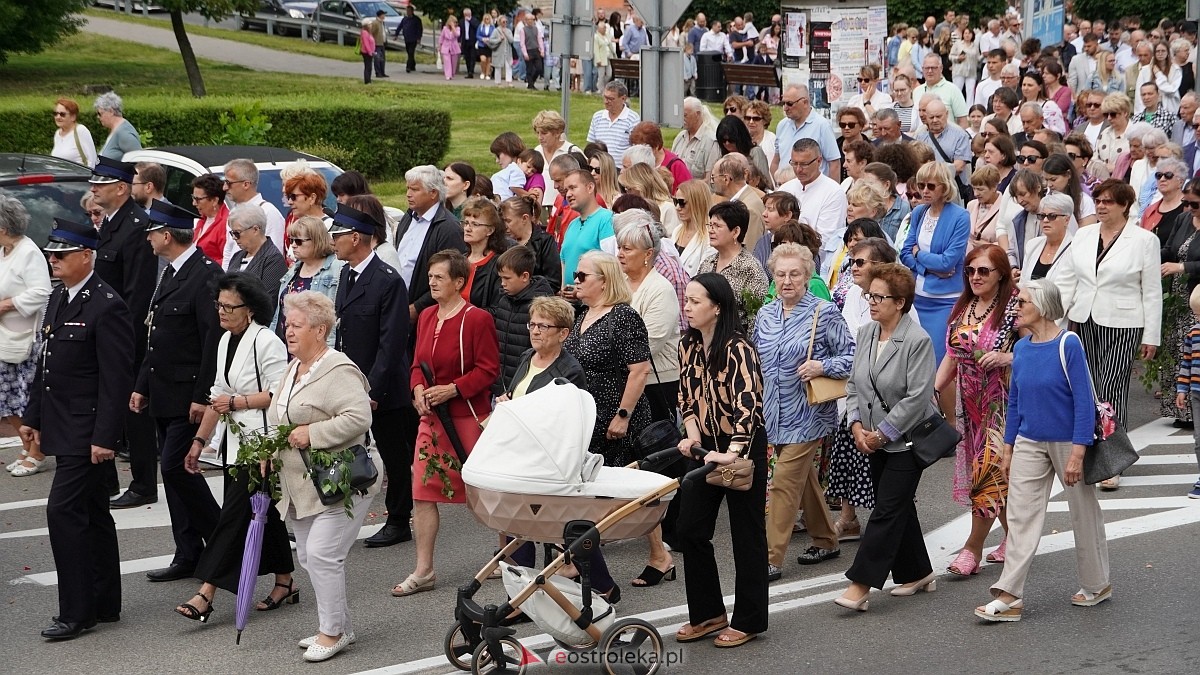 Procesja Bożego Ciała 2025 w kościele pw. Nawiedzenia NMP [19.06.2026] - zdjęcie #135 - eOstroleka.pl