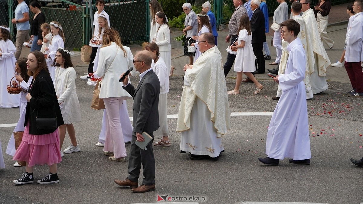 Procesja Bożego Ciała 2025 w kościele pw. Nawiedzenia NMP [19.06.2026] - zdjęcie #133 - eOstroleka.pl