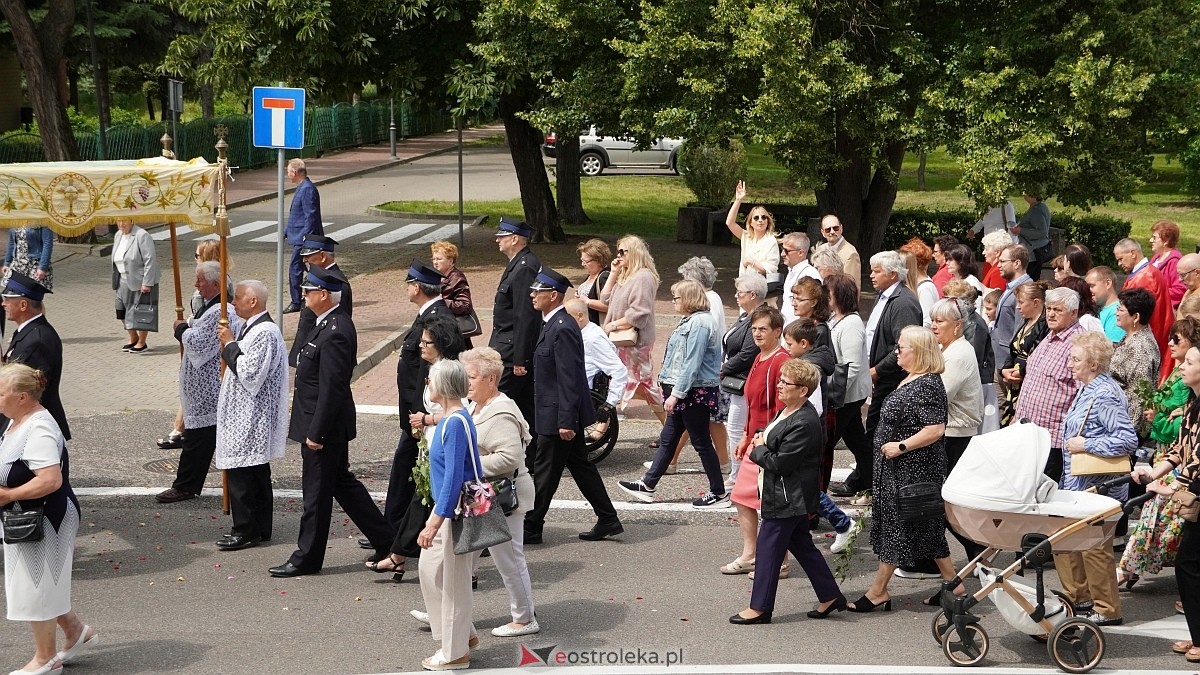 Procesja Bożego Ciała 2025 w kościele pw. Nawiedzenia NMP [19.06.2026] - zdjęcie #127 - eOstroleka.pl