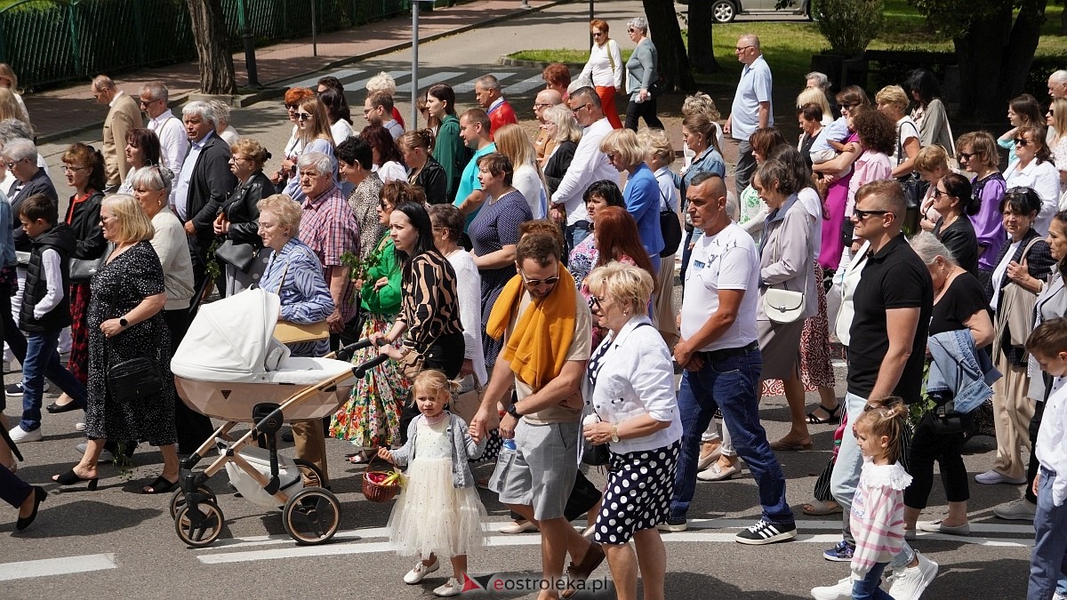 Procesja Bożego Ciała 2025 w kościele pw. Nawiedzenia NMP [19.06.2026] - zdjęcie #123 - eOstroleka.pl