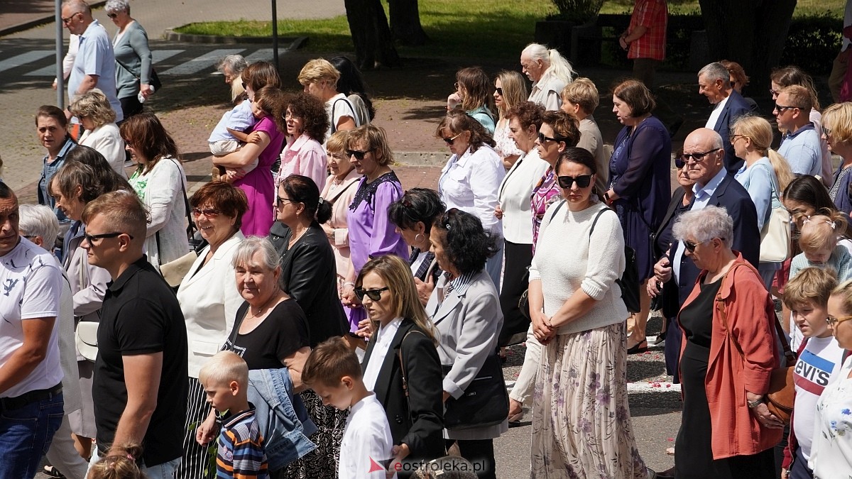 Procesja Bożego Ciała 2025 w kościele pw. Nawiedzenia NMP [19.06.2026] - zdjęcie #120 - eOstroleka.pl