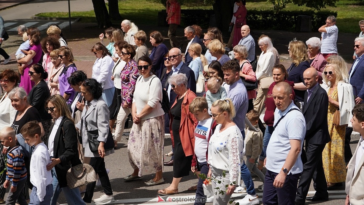 Procesja Bożego Ciała 2025 w kościele pw. Nawiedzenia NMP [19.06.2026] - zdjęcie #119 - eOstroleka.pl