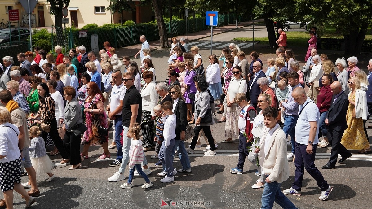 Procesja Bożego Ciała 2025 w kościele pw. Nawiedzenia NMP [19.06.2026] - zdjęcie #117 - eOstroleka.pl