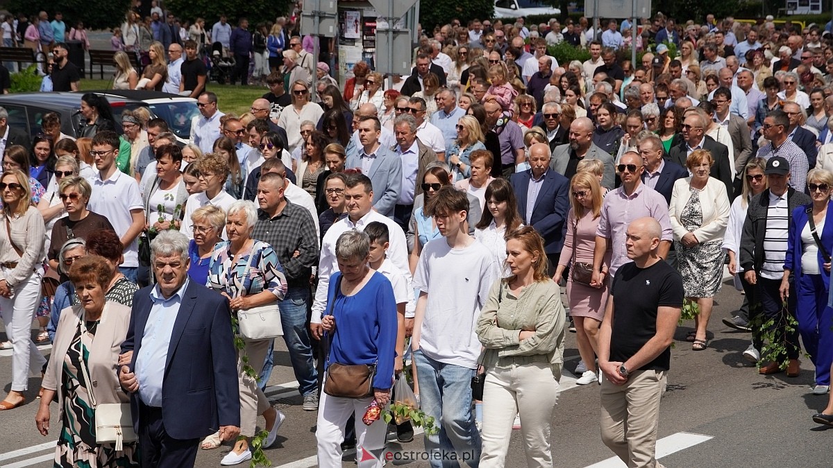 Procesja Bożego Ciała 2025 w kościele pw. Nawiedzenia NMP [19.06.2026] - zdjęcie #113 - eOstroleka.pl