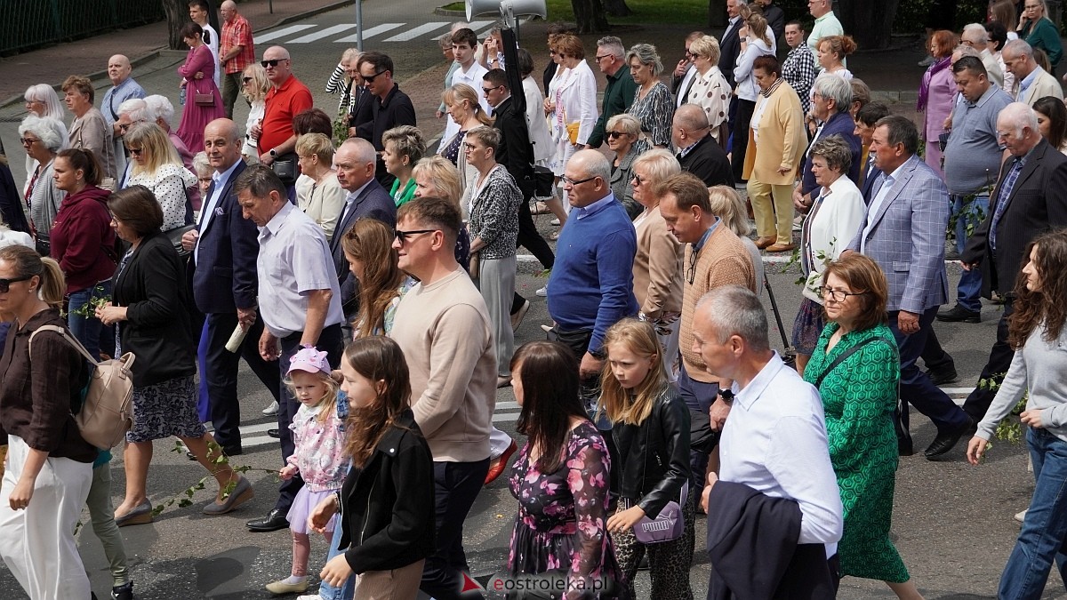 Procesja Bożego Ciała 2025 w kościele pw. Nawiedzenia NMP [19.06.2026] - zdjęcie #112 - eOstroleka.pl