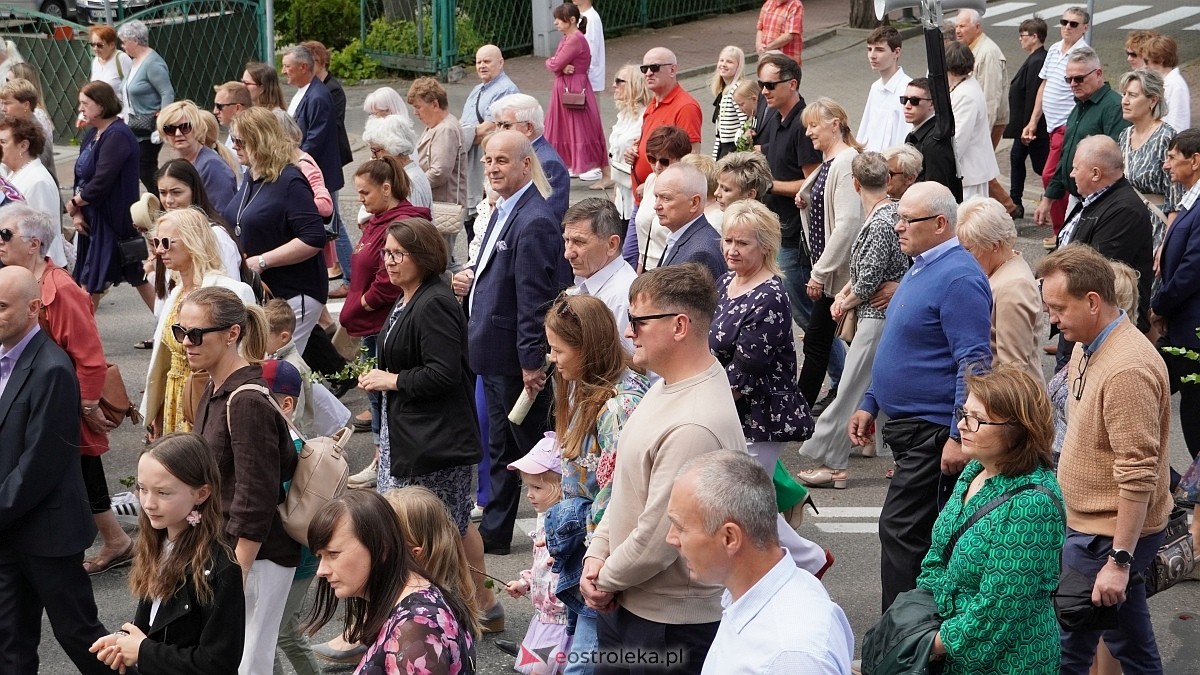 Procesja Bożego Ciała 2025 w kościele pw. Nawiedzenia NMP [19.06.2026] - zdjęcie #110 - eOstroleka.pl