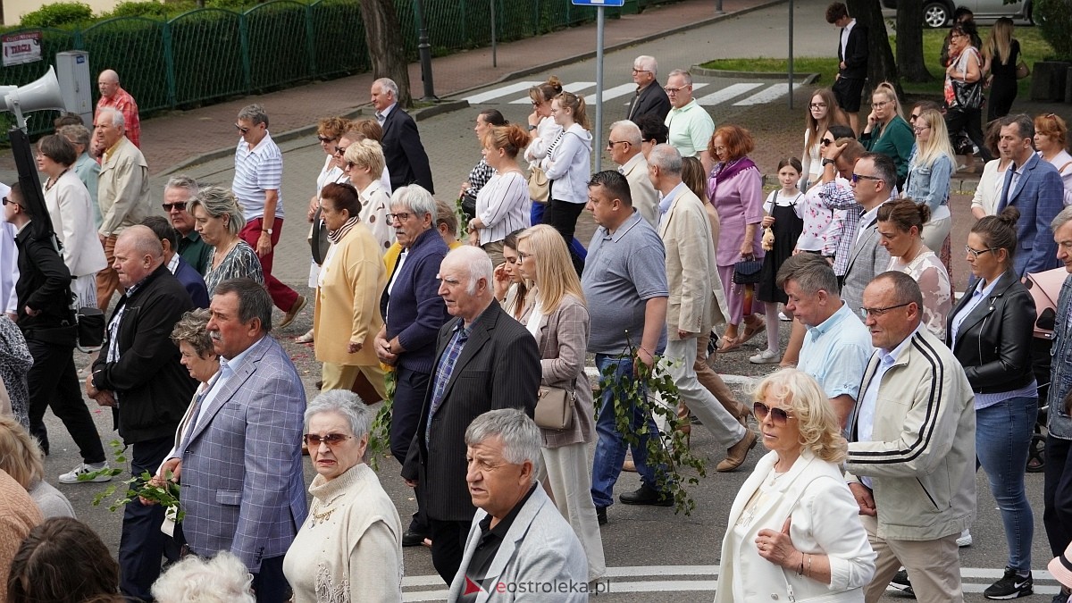 Procesja Bożego Ciała 2025 w kościele pw. Nawiedzenia NMP [19.06.2026] - zdjęcie #106 - eOstroleka.pl