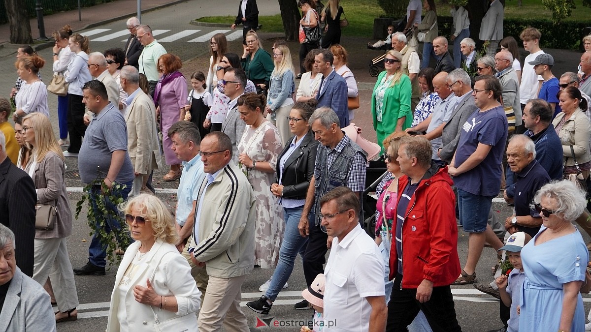 Procesja Bożego Ciała 2025 w kościele pw. Nawiedzenia NMP [19.06.2026] - zdjęcie #105 - eOstroleka.pl