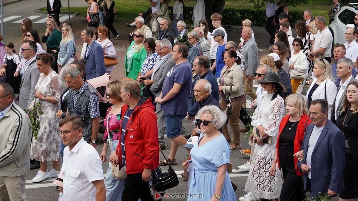 Procesja Bożego Ciała 2025 w kościele pw. Nawiedzenia NMP [19.06.2026] - zdjęcie #104 - eOstroleka.pl