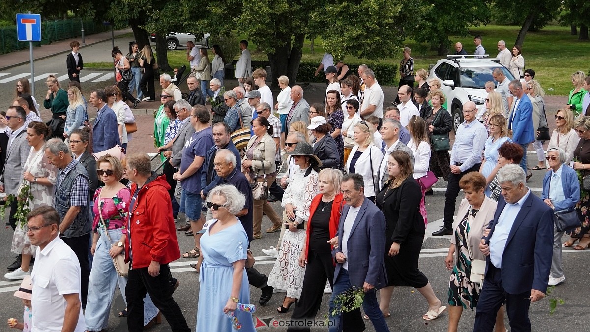Procesja Bożego Ciała 2025 w kościele pw. Nawiedzenia NMP [19.06.2026] - zdjęcie #103 - eOstroleka.pl
