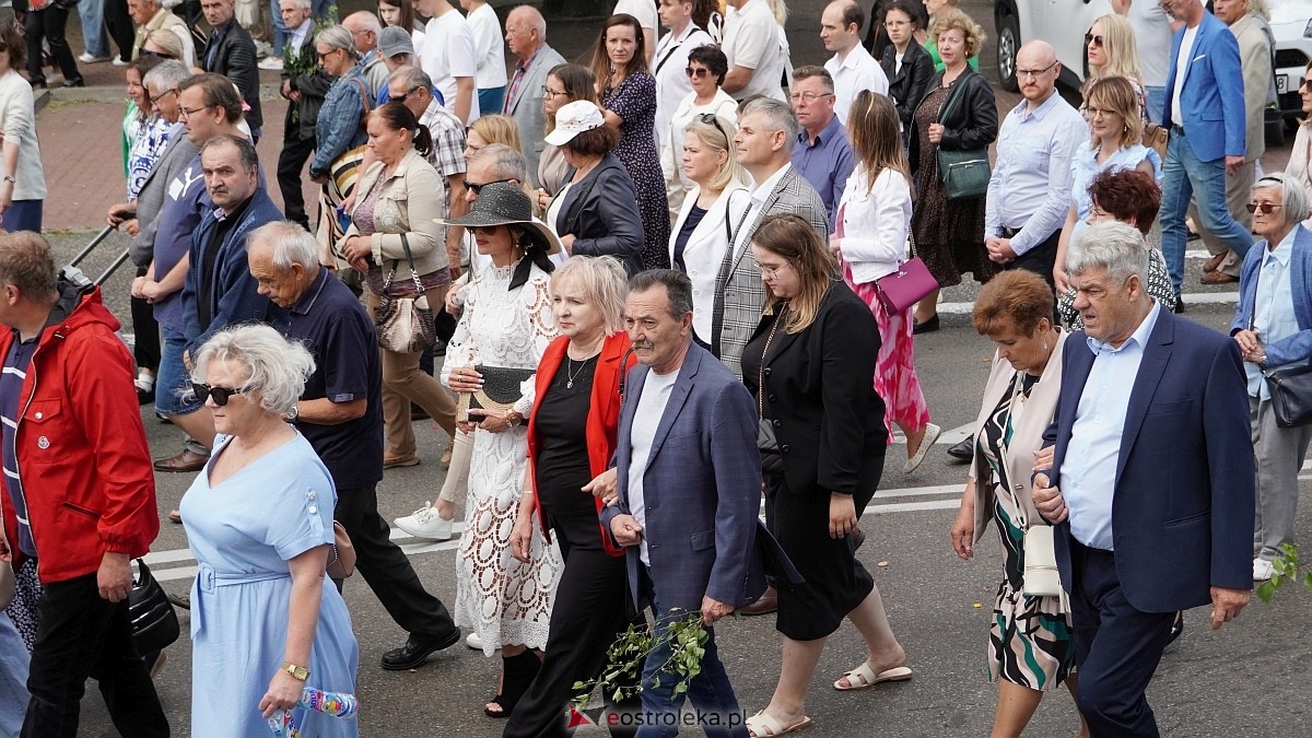 Procesja Bożego Ciała 2025 w kościele pw. Nawiedzenia NMP [19.06.2026] - zdjęcie #102 - eOstroleka.pl