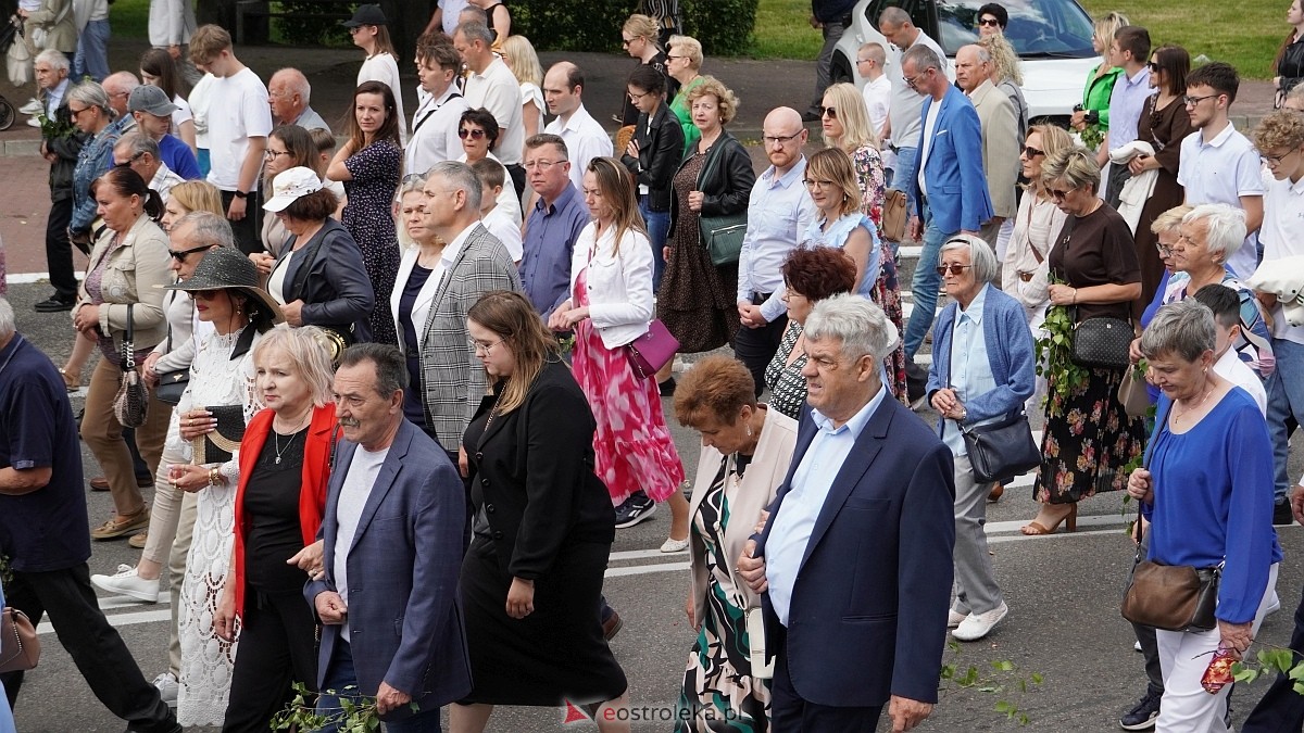 Procesja Bożego Ciała 2025 w kościele pw. Nawiedzenia NMP [19.06.2026] - zdjęcie #101 - eOstroleka.pl