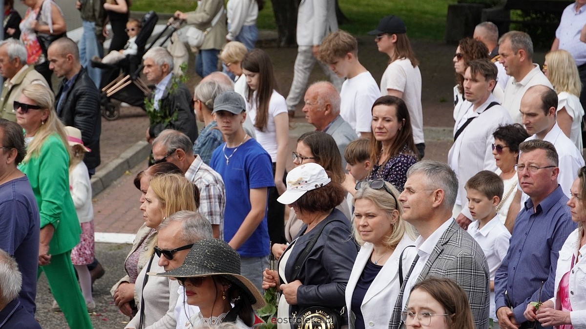 Procesja Bożego Ciała 2025 w kościele pw. Nawiedzenia NMP [19.06.2026] - zdjęcie #99 - eOstroleka.pl
