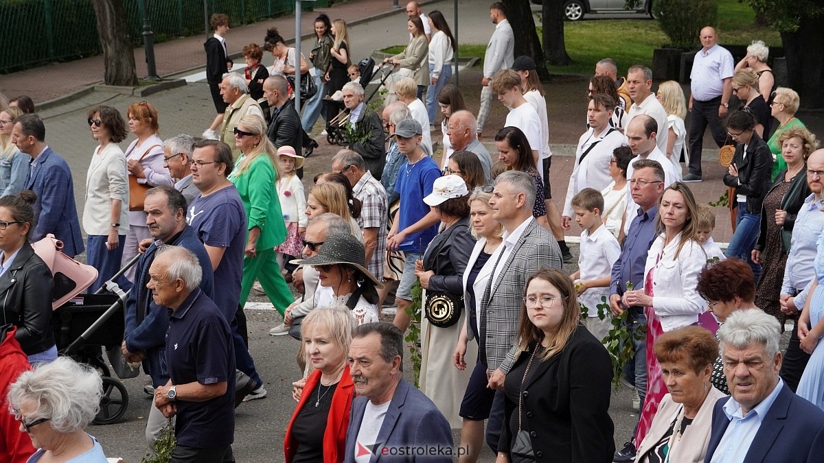 Procesja Bożego Ciała 2025 w kościele pw. Nawiedzenia NMP [19.06.2026] - zdjęcie #98 - eOstroleka.pl