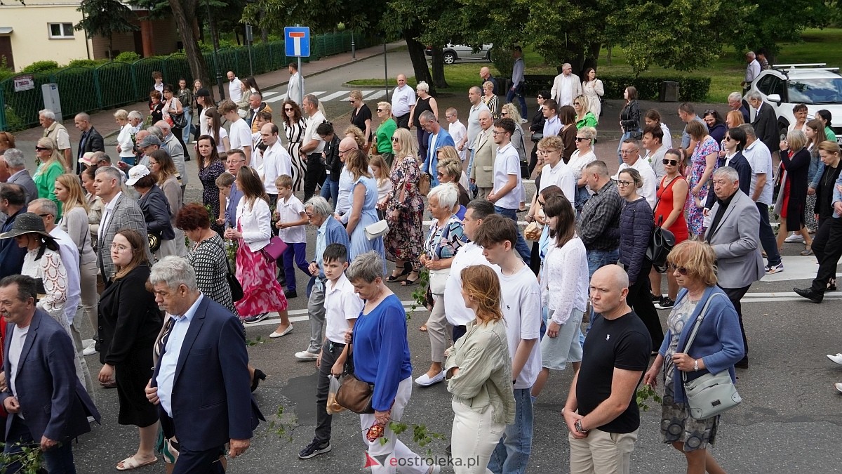 Procesja Bożego Ciała 2025 w kościele pw. Nawiedzenia NMP [19.06.2026] - zdjęcie #94 - eOstroleka.pl