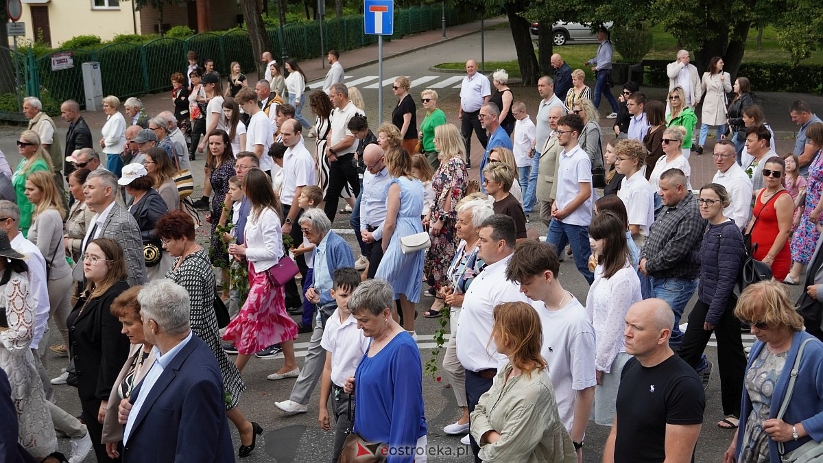 Procesja Bożego Ciała 2025 w kościele pw. Nawiedzenia NMP [19.06.2026] - zdjęcie #93 - eOstroleka.pl
