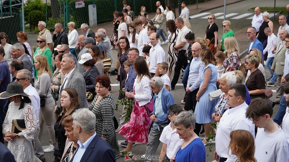 Procesja Bożego Ciała 2025 w kościele pw. Nawiedzenia NMP [19.06.2026] - zdjęcie #92 - eOstroleka.pl