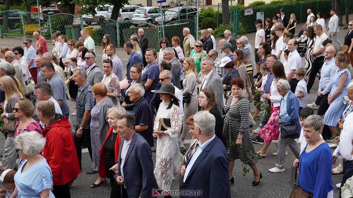 Procesja Bożego Ciała 2025 w kościele pw. Nawiedzenia NMP [19.06.2026] - zdjęcie #91 - eOstroleka.pl