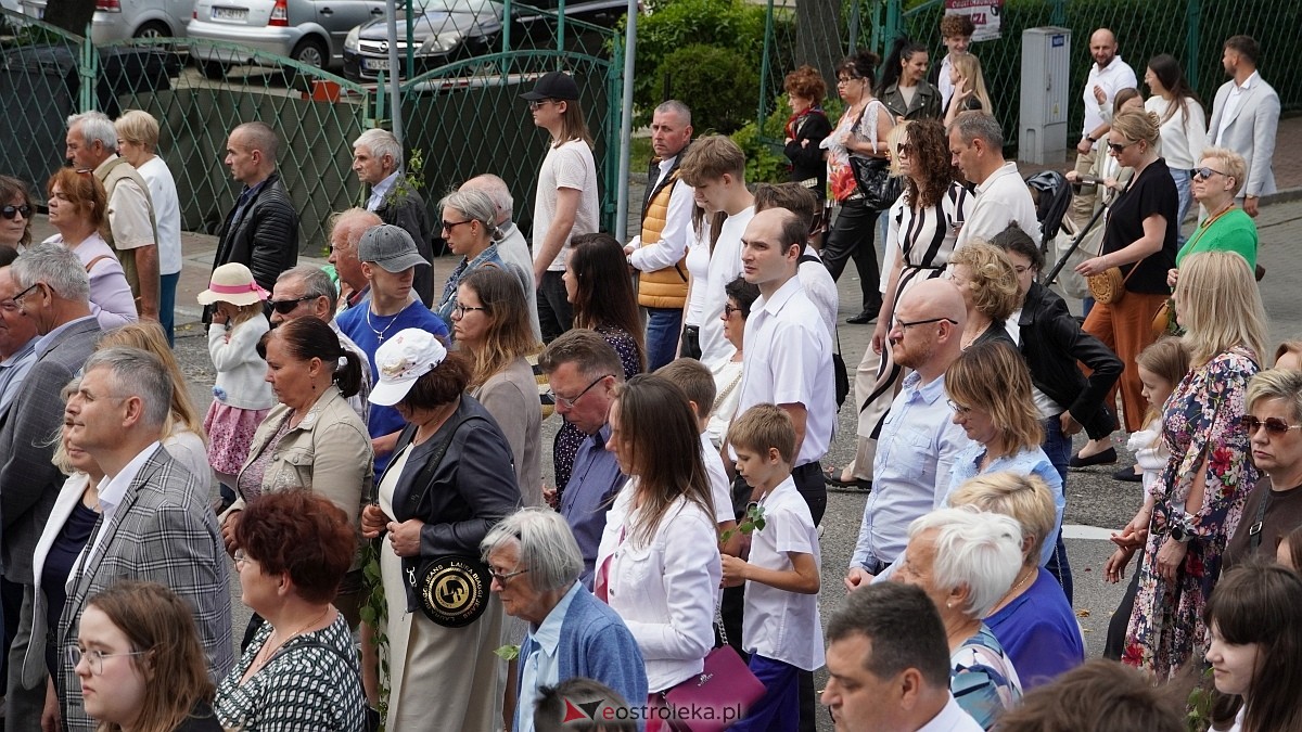 Procesja Bożego Ciała 2025 w kościele pw. Nawiedzenia NMP [19.06.2026] - zdjęcie #88 - eOstroleka.pl