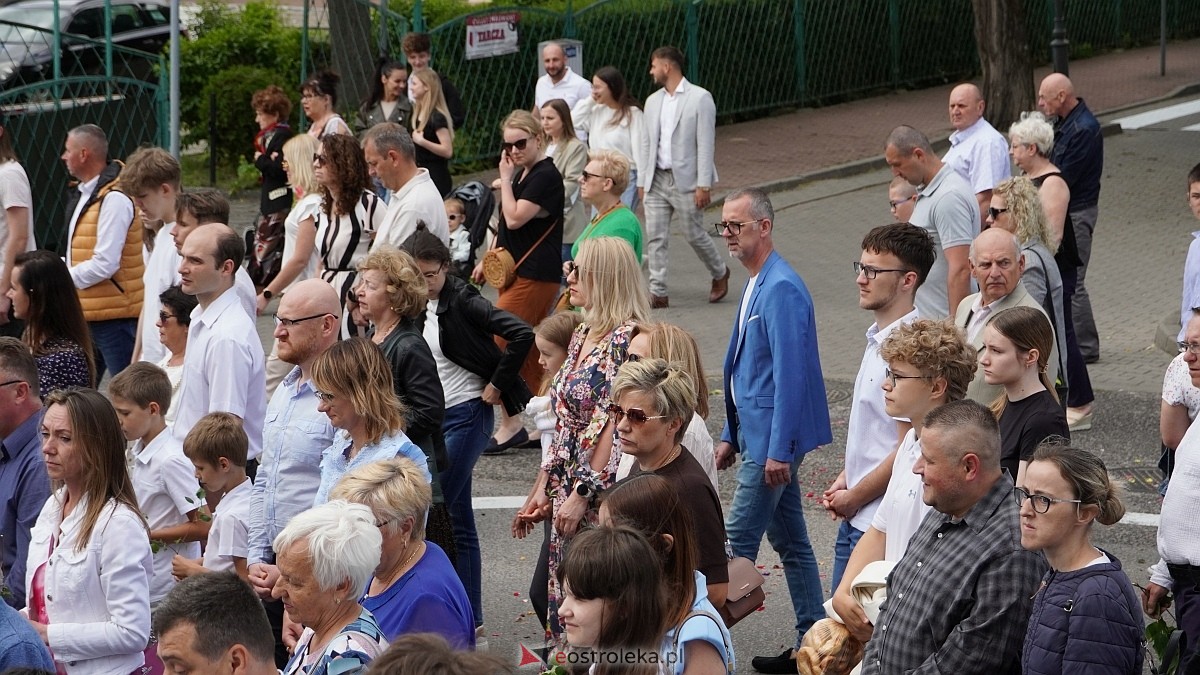 Procesja Bożego Ciała 2025 w kościele pw. Nawiedzenia NMP [19.06.2026] - zdjęcie #87 - eOstroleka.pl