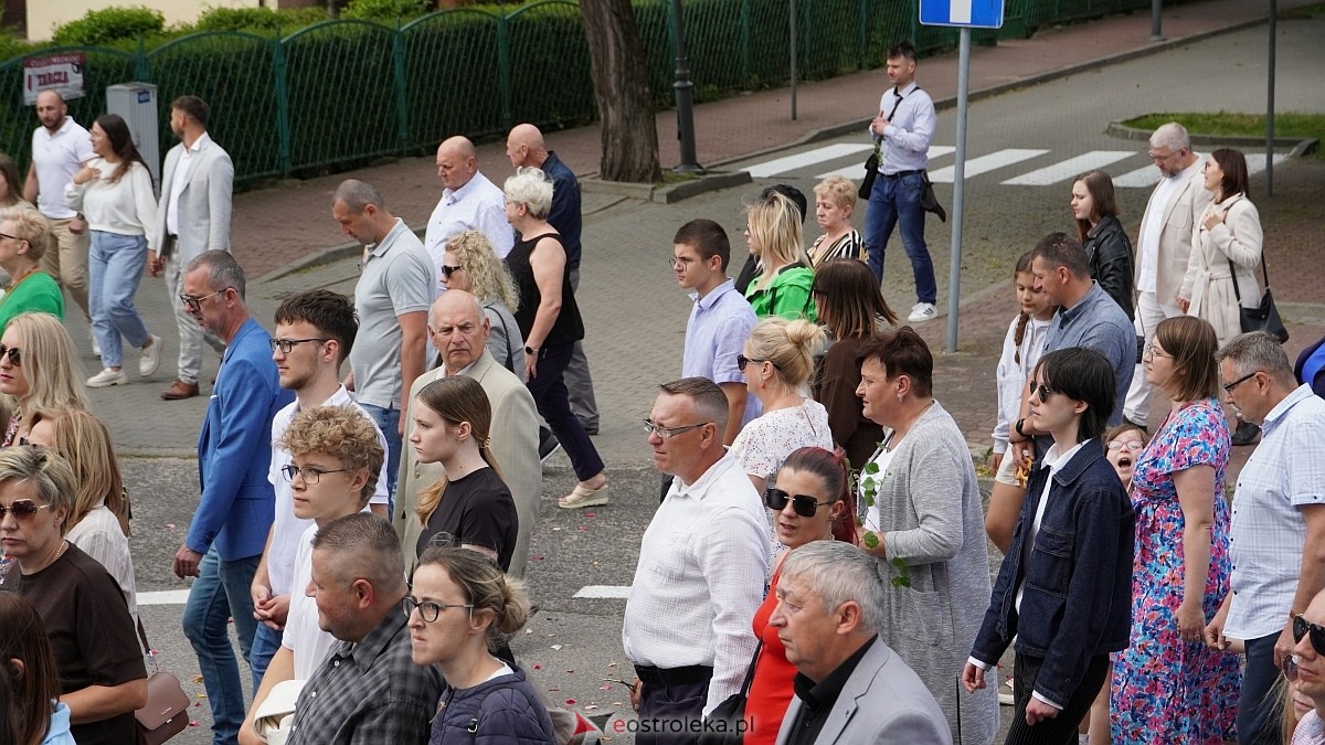 Procesja Bożego Ciała 2025 w kościele pw. Nawiedzenia NMP [19.06.2026] - zdjęcie #86 - eOstroleka.pl