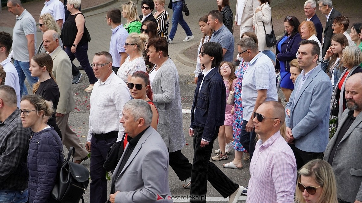 Procesja Bożego Ciała 2025 w kościele pw. Nawiedzenia NMP [19.06.2026] - zdjęcie #85 - eOstroleka.pl