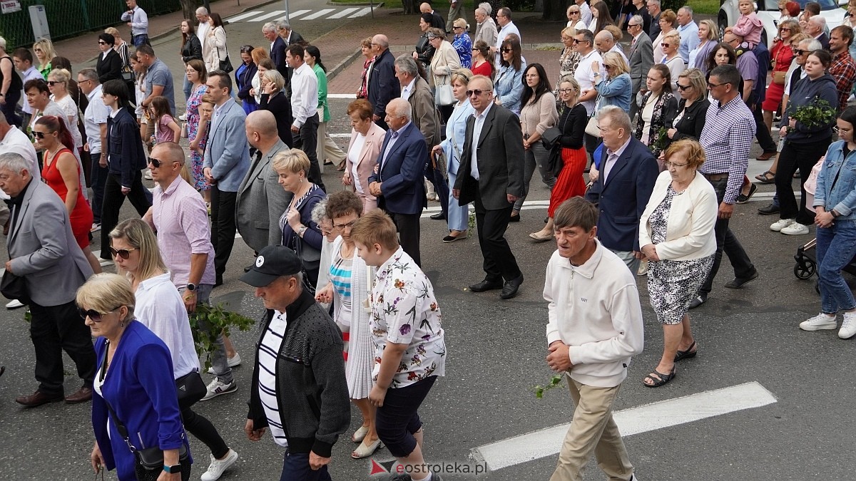 Procesja Bożego Ciała 2025 w kościele pw. Nawiedzenia NMP [19.06.2026] - zdjęcie #82 - eOstroleka.pl