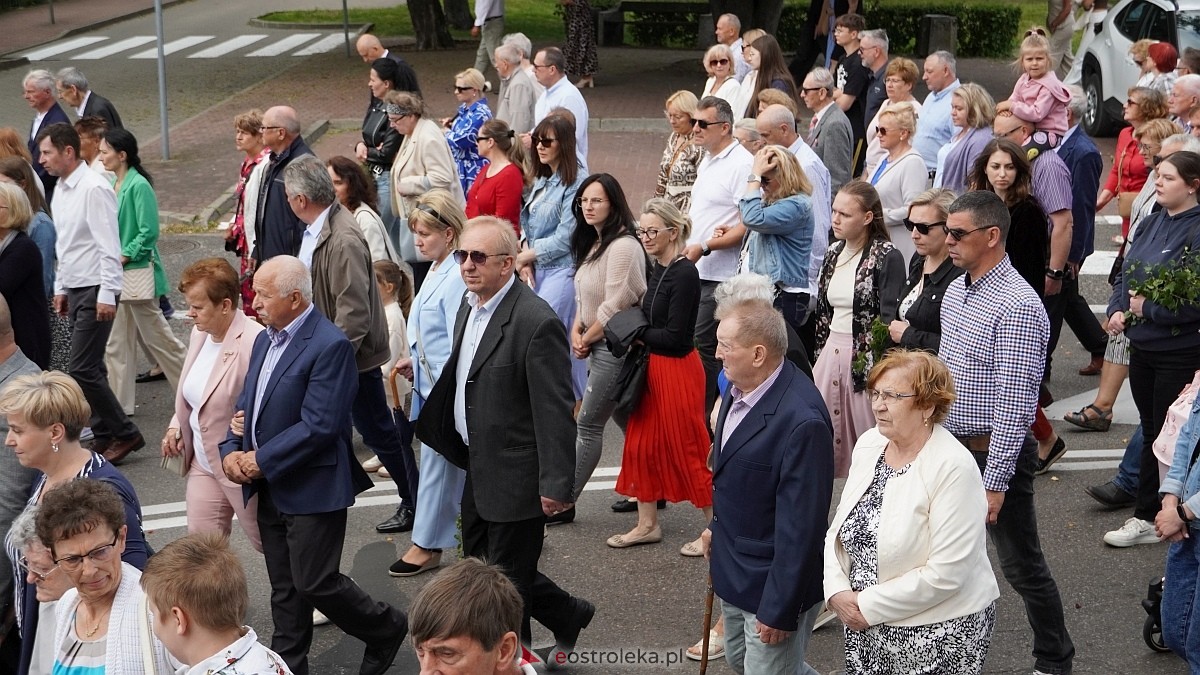 Procesja Bożego Ciała 2025 w kościele pw. Nawiedzenia NMP [19.06.2026] - zdjęcie #81 - eOstroleka.pl