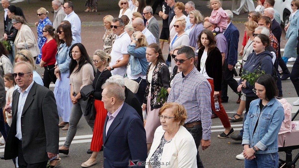 Procesja Bożego Ciała 2025 w kościele pw. Nawiedzenia NMP [19.06.2026] - zdjęcie #80 - eOstroleka.pl