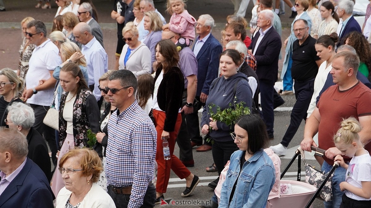 Procesja Bożego Ciała 2025 w kościele pw. Nawiedzenia NMP [19.06.2026] - zdjęcie #79 - eOstroleka.pl