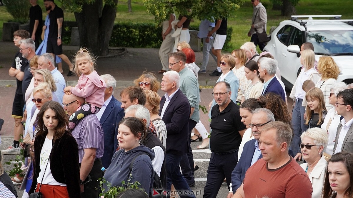 Procesja Bożego Ciała 2025 w kościele pw. Nawiedzenia NMP [19.06.2026] - zdjęcie #78 - eOstroleka.pl