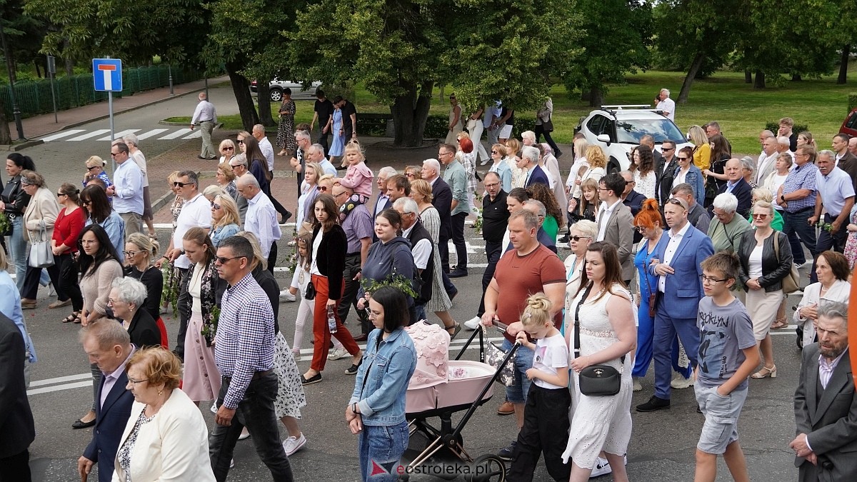 Procesja Bożego Ciała 2025 w kościele pw. Nawiedzenia NMP [19.06.2026] - zdjęcie #77 - eOstroleka.pl