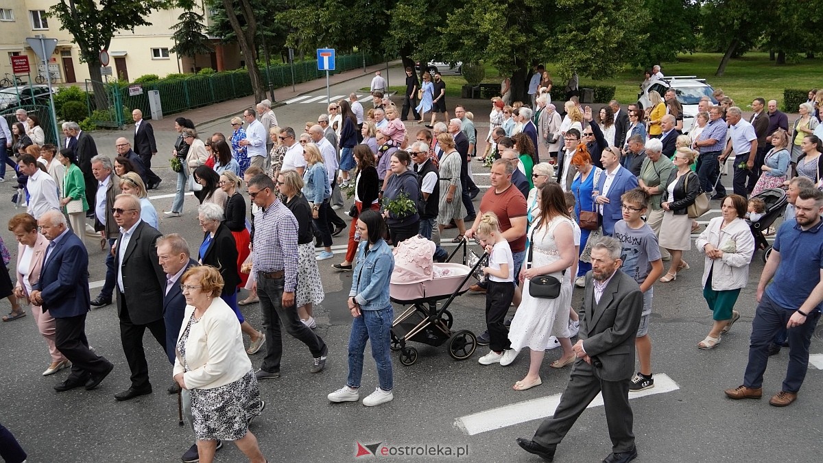 Procesja Bożego Ciała 2025 w kościele pw. Nawiedzenia NMP [19.06.2026] - zdjęcie #75 - eOstroleka.pl
