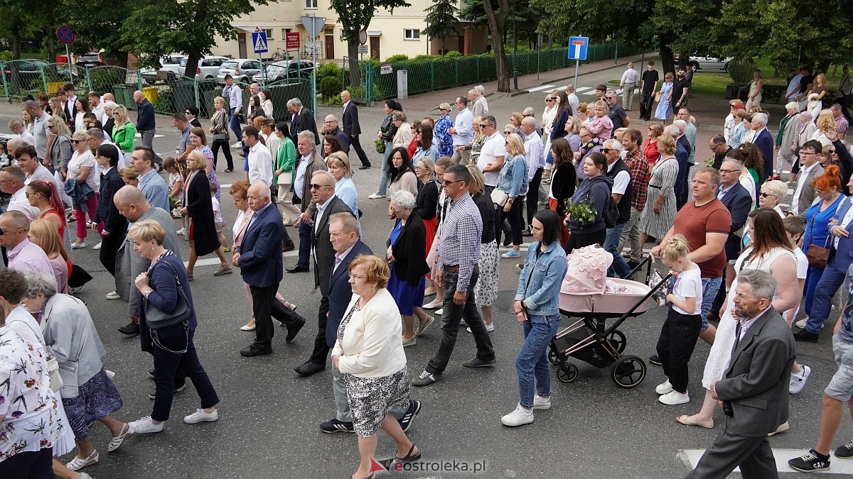 Procesja Bożego Ciała 2025 w kościele pw. Nawiedzenia NMP [19.06.2026] - zdjęcie #74 - eOstroleka.pl