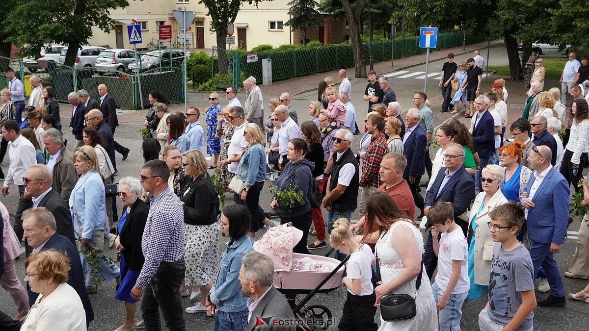 Procesja Bożego Ciała 2025 w kościele pw. Nawiedzenia NMP [19.06.2026] - zdjęcie #71 - eOstroleka.pl