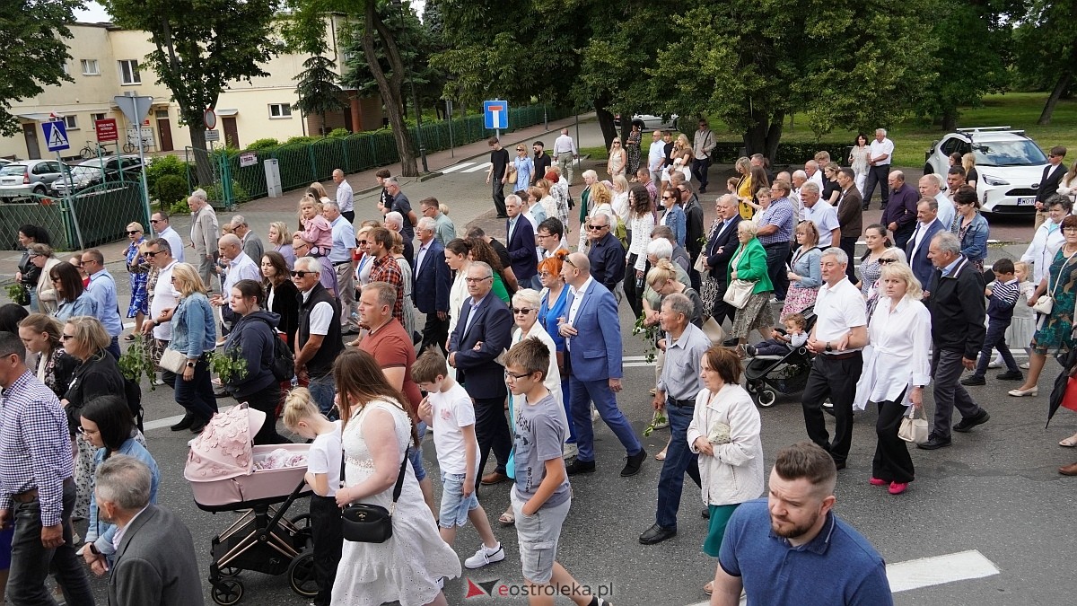 Procesja Bożego Ciała 2025 w kościele pw. Nawiedzenia NMP [19.06.2026] - zdjęcie #70 - eOstroleka.pl