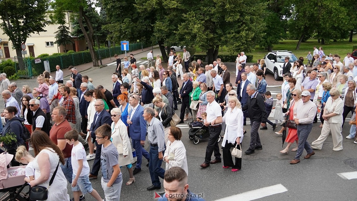 Procesja Bożego Ciała 2025 w kościele pw. Nawiedzenia NMP [19.06.2026] - zdjęcie #69 - eOstroleka.pl