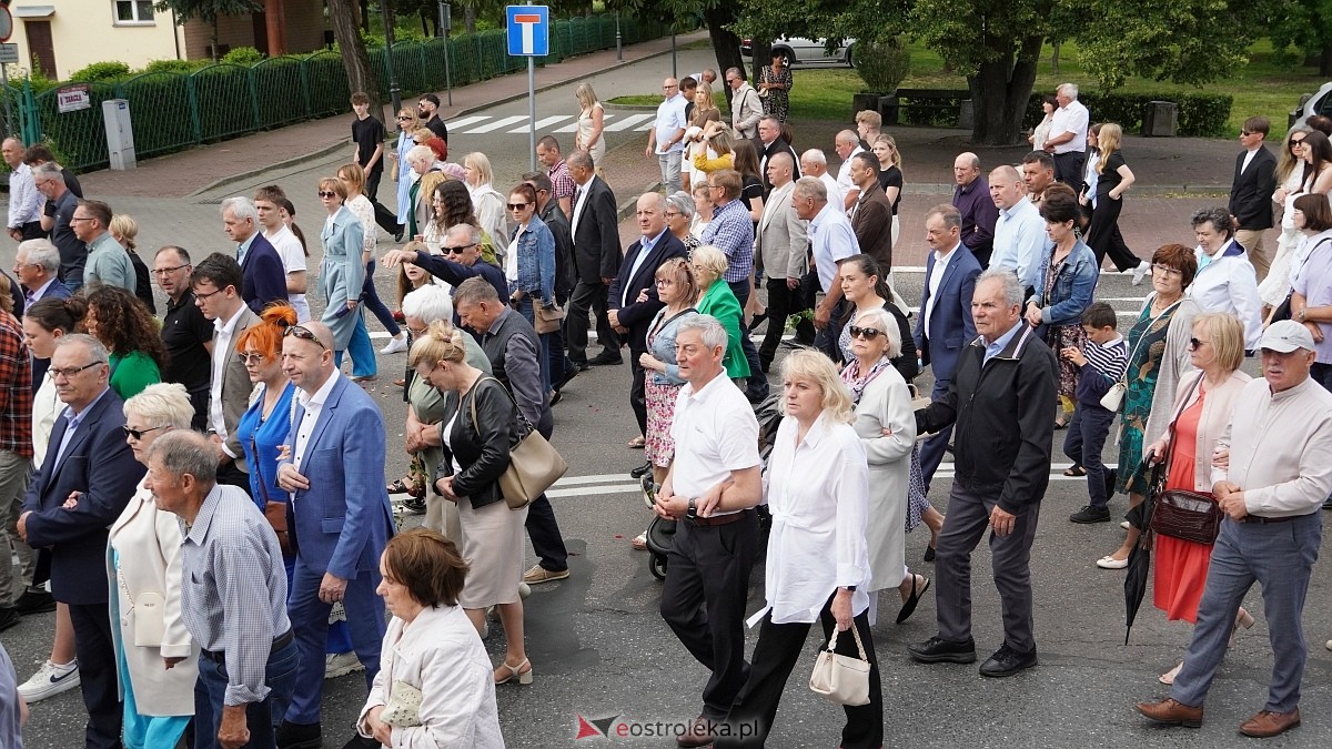 Procesja Bożego Ciała 2025 w kościele pw. Nawiedzenia NMP [19.06.2026] - zdjęcie #67 - eOstroleka.pl
