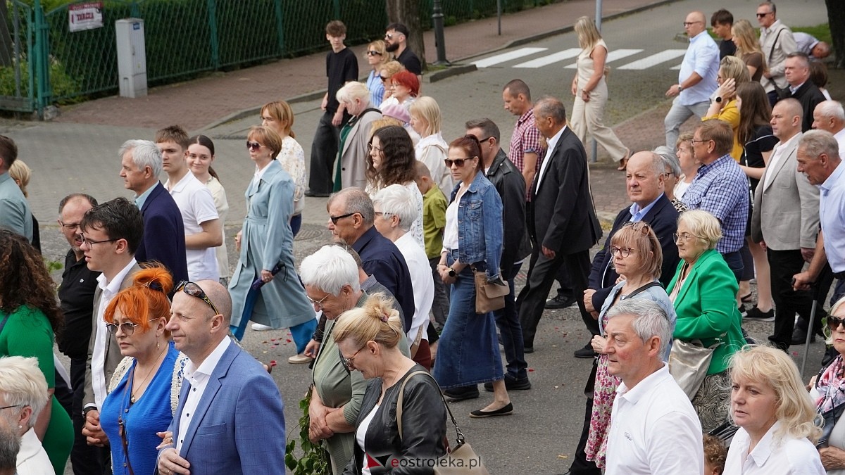 Procesja Bożego Ciała 2025 w kościele pw. Nawiedzenia NMP [19.06.2026] - zdjęcie #66 - eOstroleka.pl