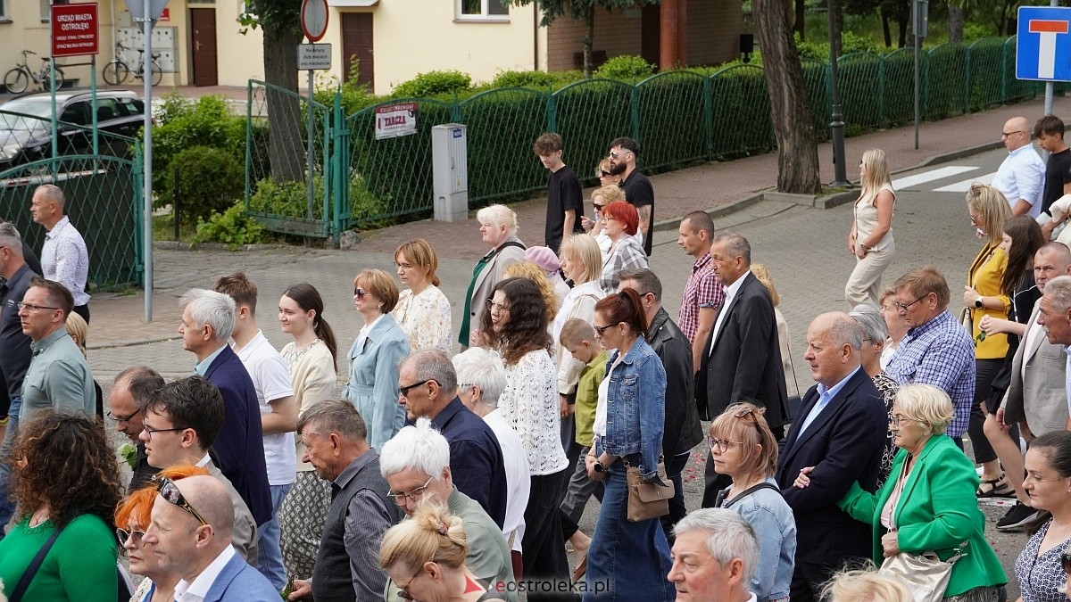 Procesja Bożego Ciała 2025 w kościele pw. Nawiedzenia NMP [19.06.2026] - zdjęcie #64 - eOstroleka.pl