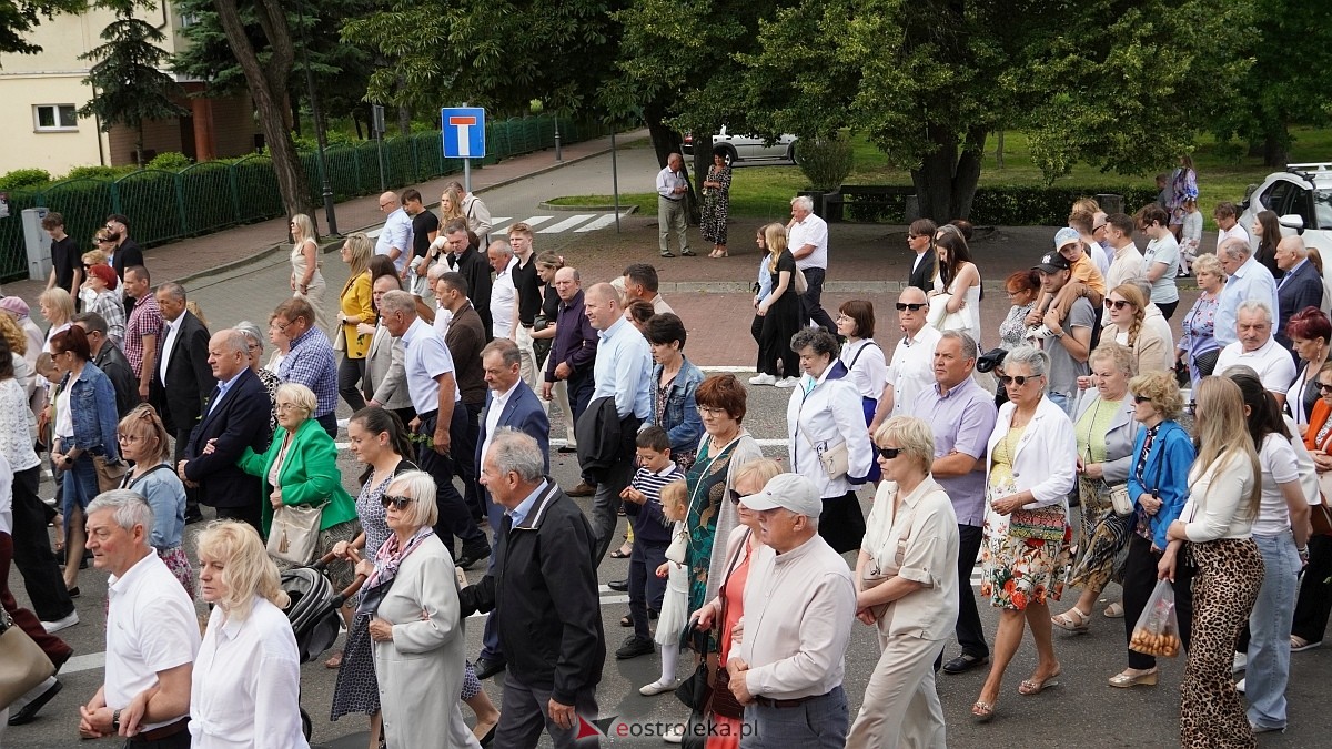 Procesja Bożego Ciała 2025 w kościele pw. Nawiedzenia NMP [19.06.2026] - zdjęcie #63 - eOstroleka.pl