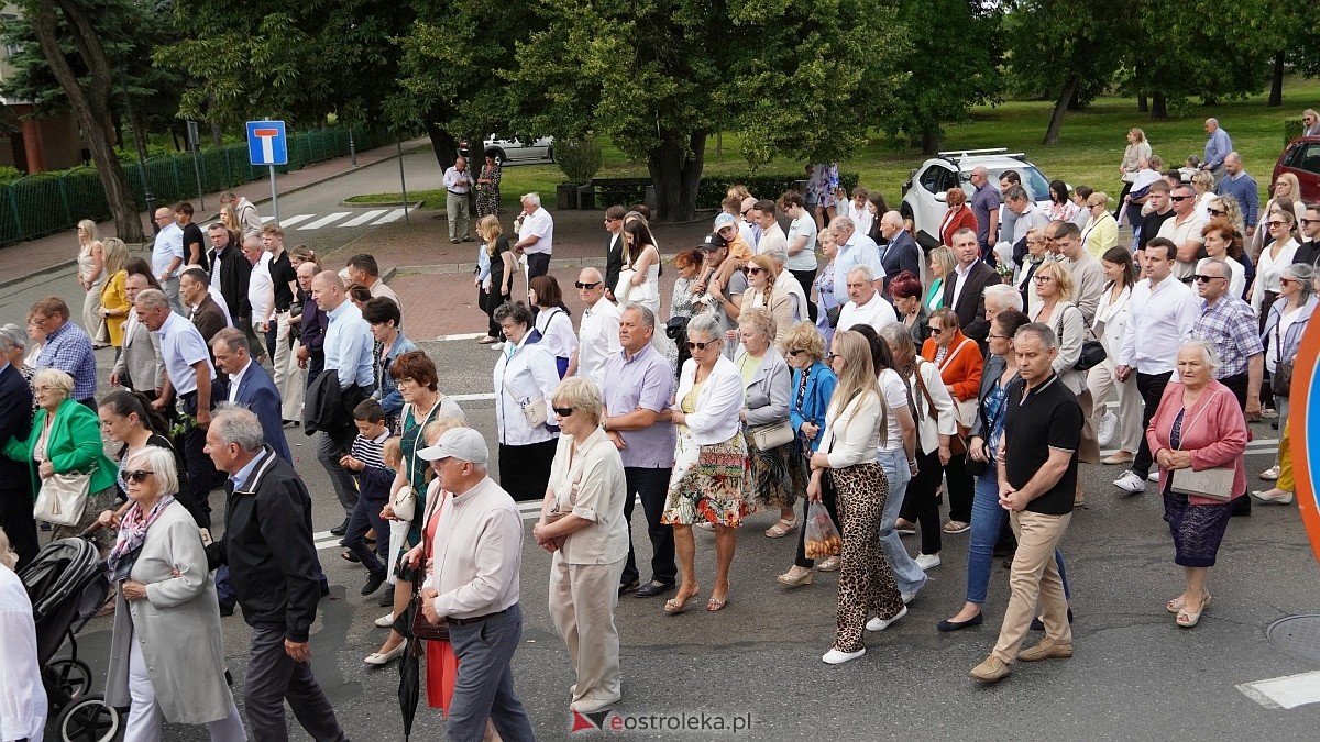 Procesja Bożego Ciała 2025 w kościele pw. Nawiedzenia NMP [19.06.2026] - zdjęcie #62 - eOstroleka.pl